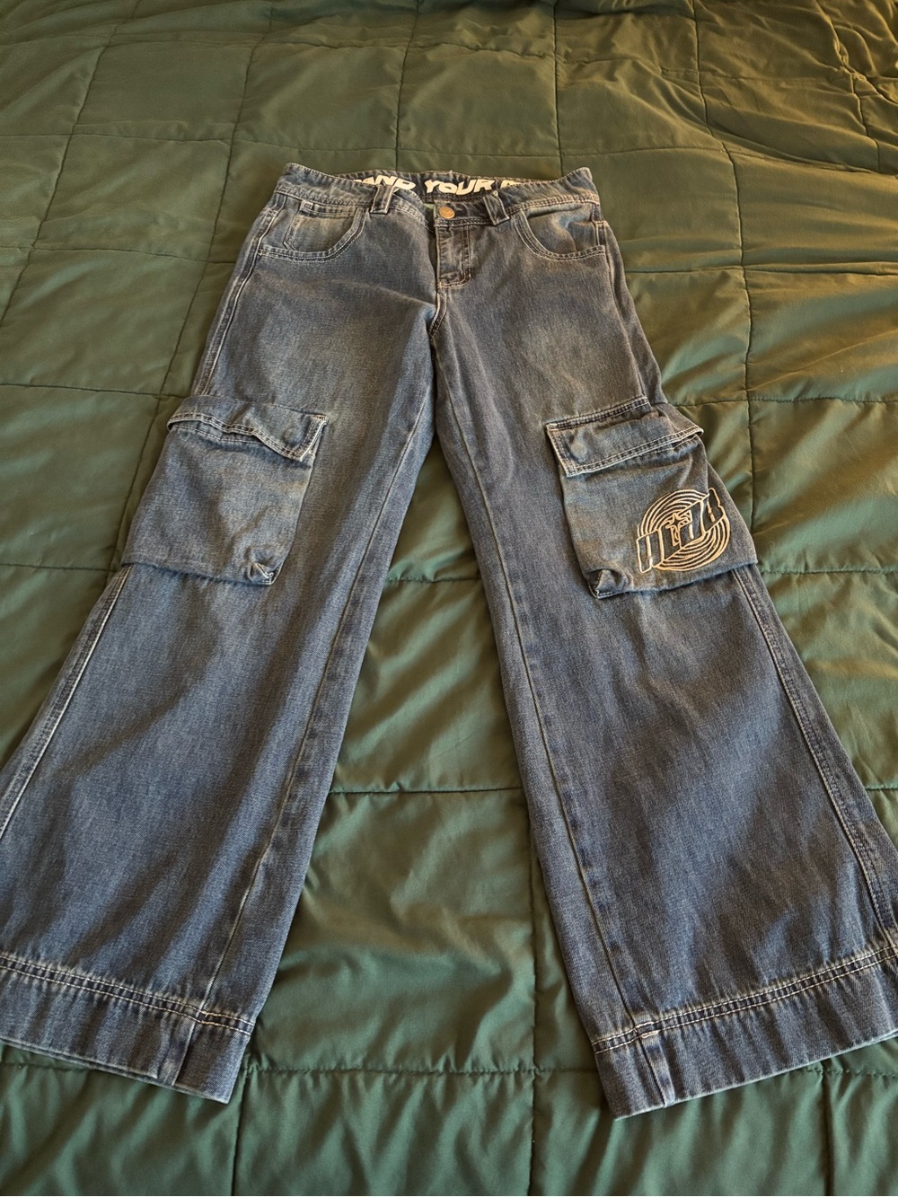 Women's Wide-Leg Cargo Jeans in Faded Blue